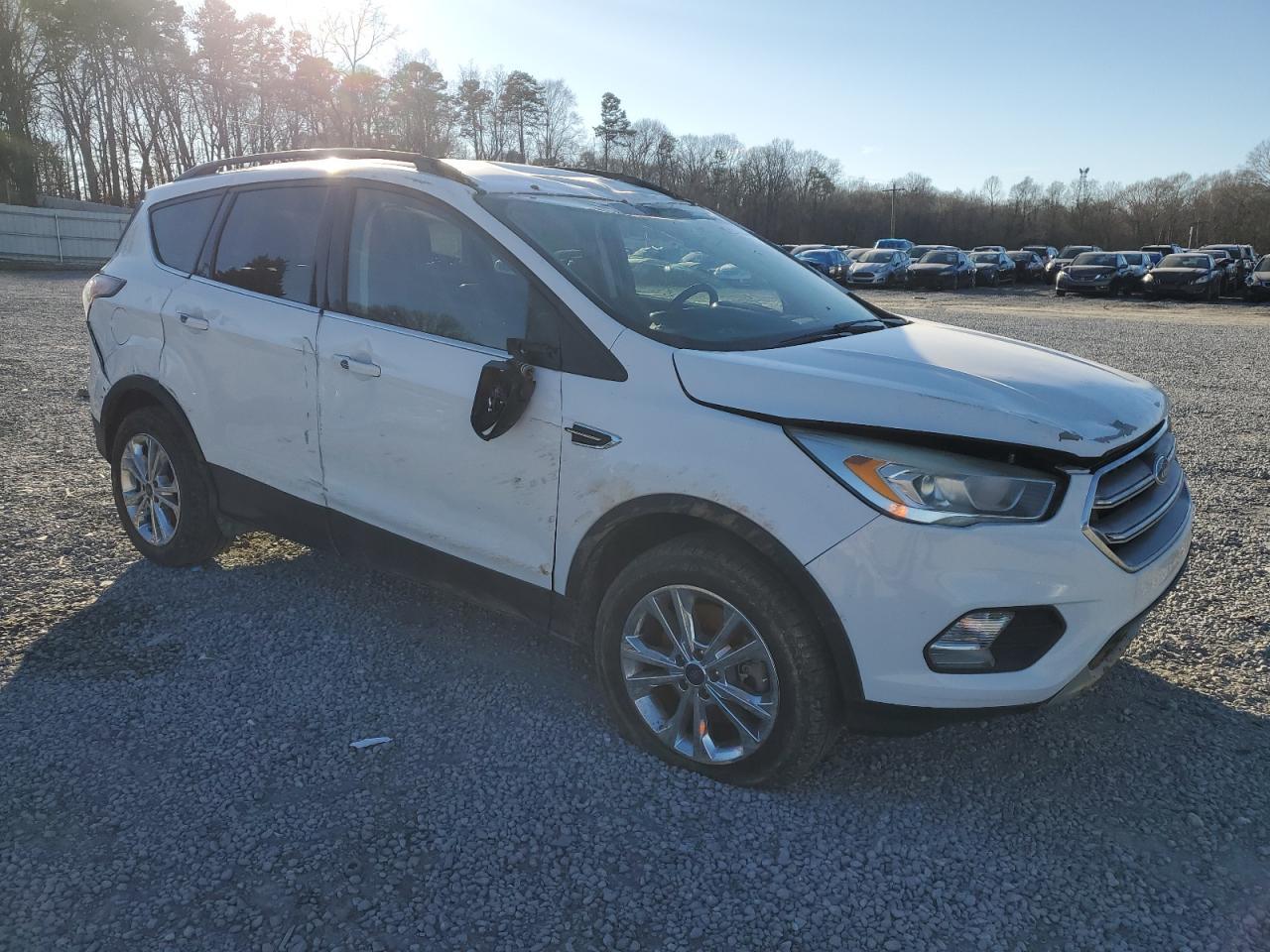 2017 FORD ESCAPE SE - Фото 4