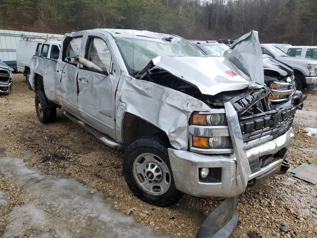 2017 CHEVROLET SILVERADO - Image 4
