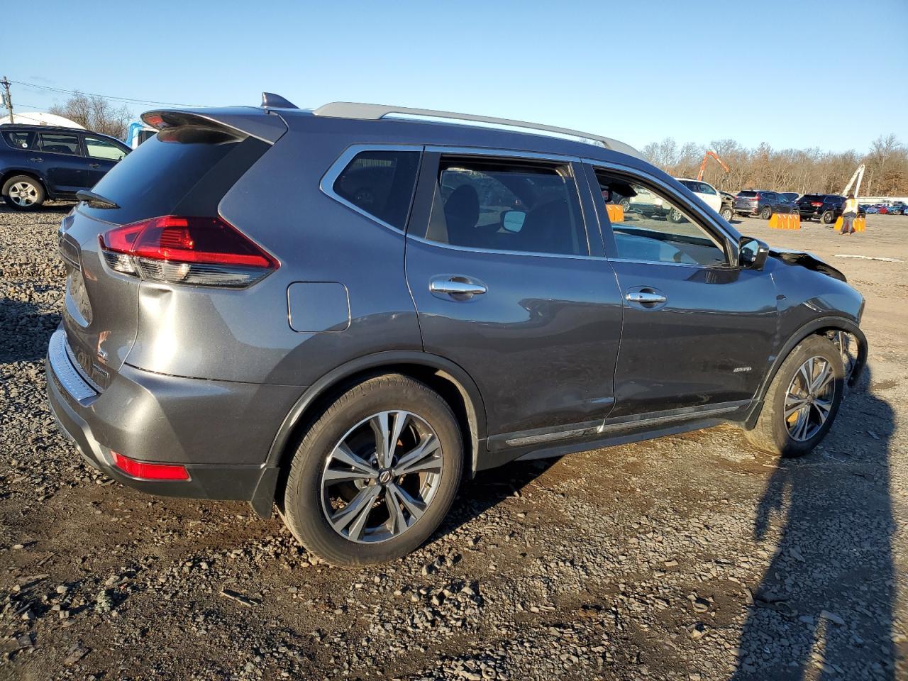 2018 NISSAN ROGUE SV H - Фото 3