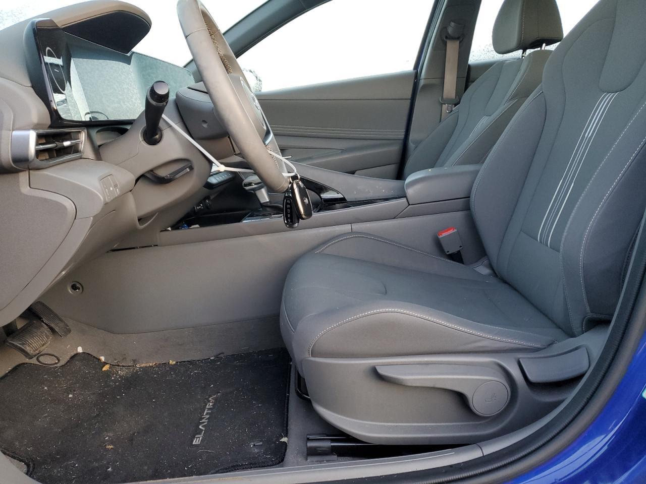 2023 HYUNDAI ELANTRA SE - Image 7