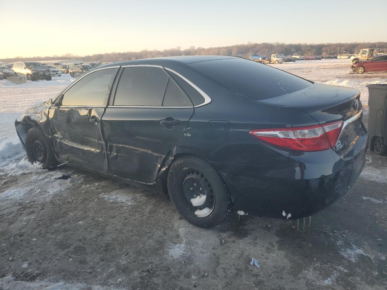 2017 TOYOTA CAMRY LE - Фото 2