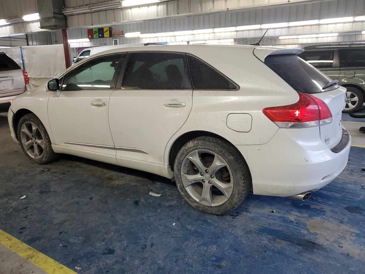 2011 TOYOTA VENZA - Фото 2