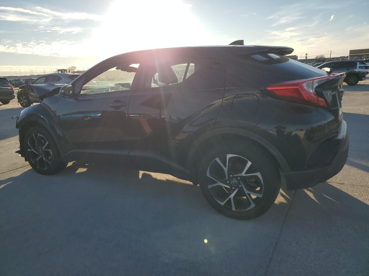 2019 TOYOTA C-HR XLE - Фото 2