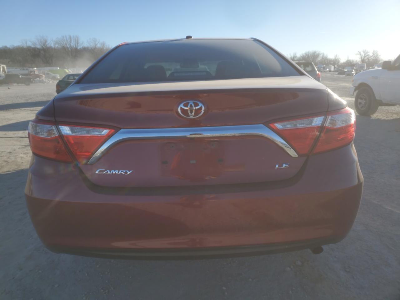 2015 TOYOTA CAMRY LE - Image 6