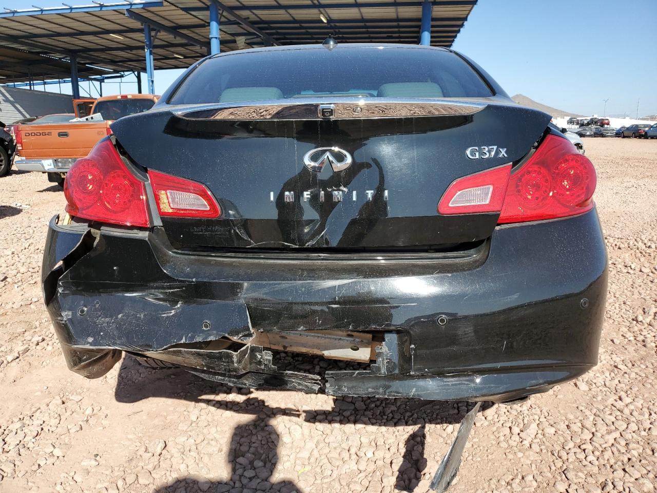 2011 INFINITI G37 - Image 6