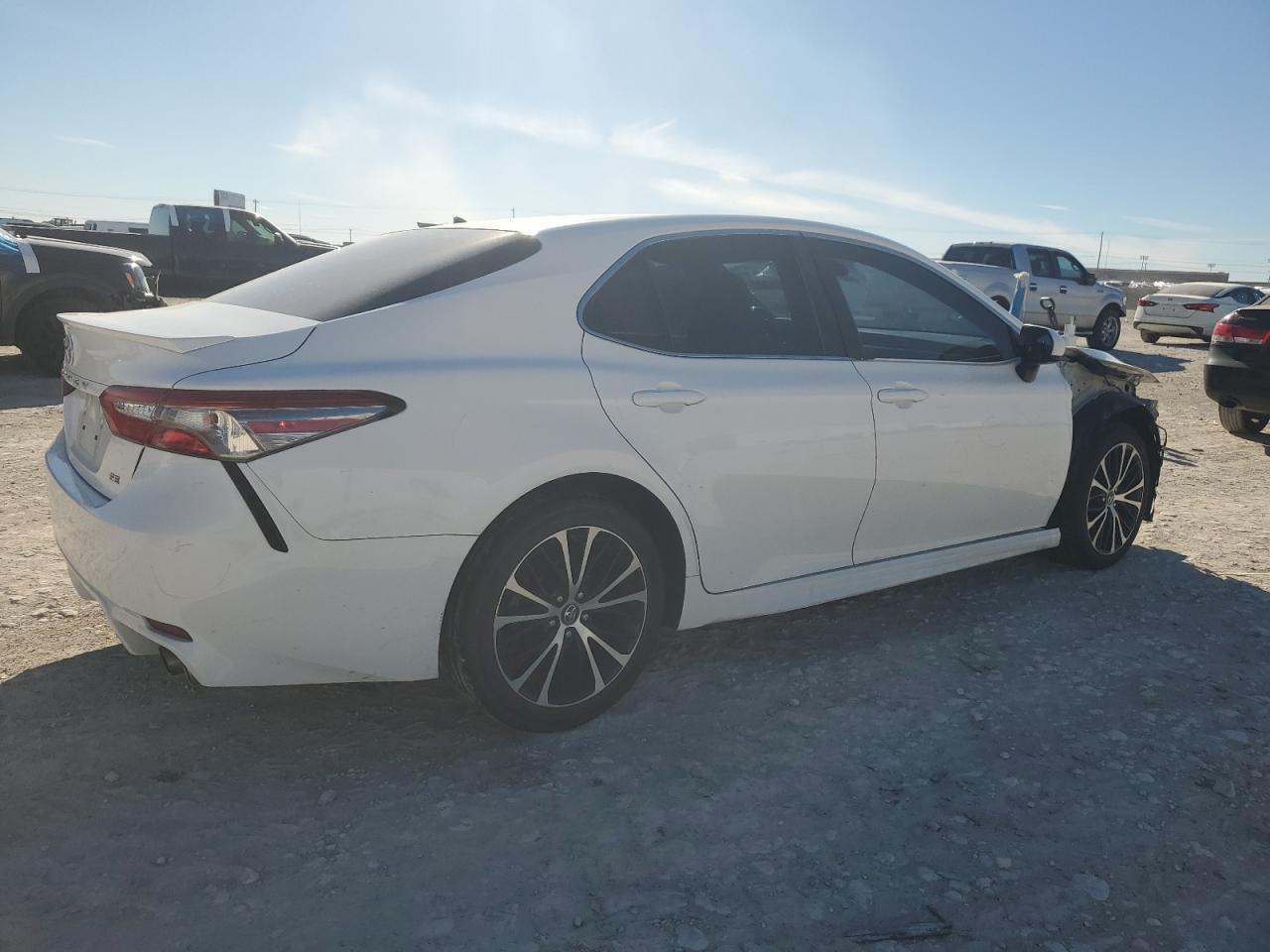 2018 TOYOTA CAMRY L - Фото 3