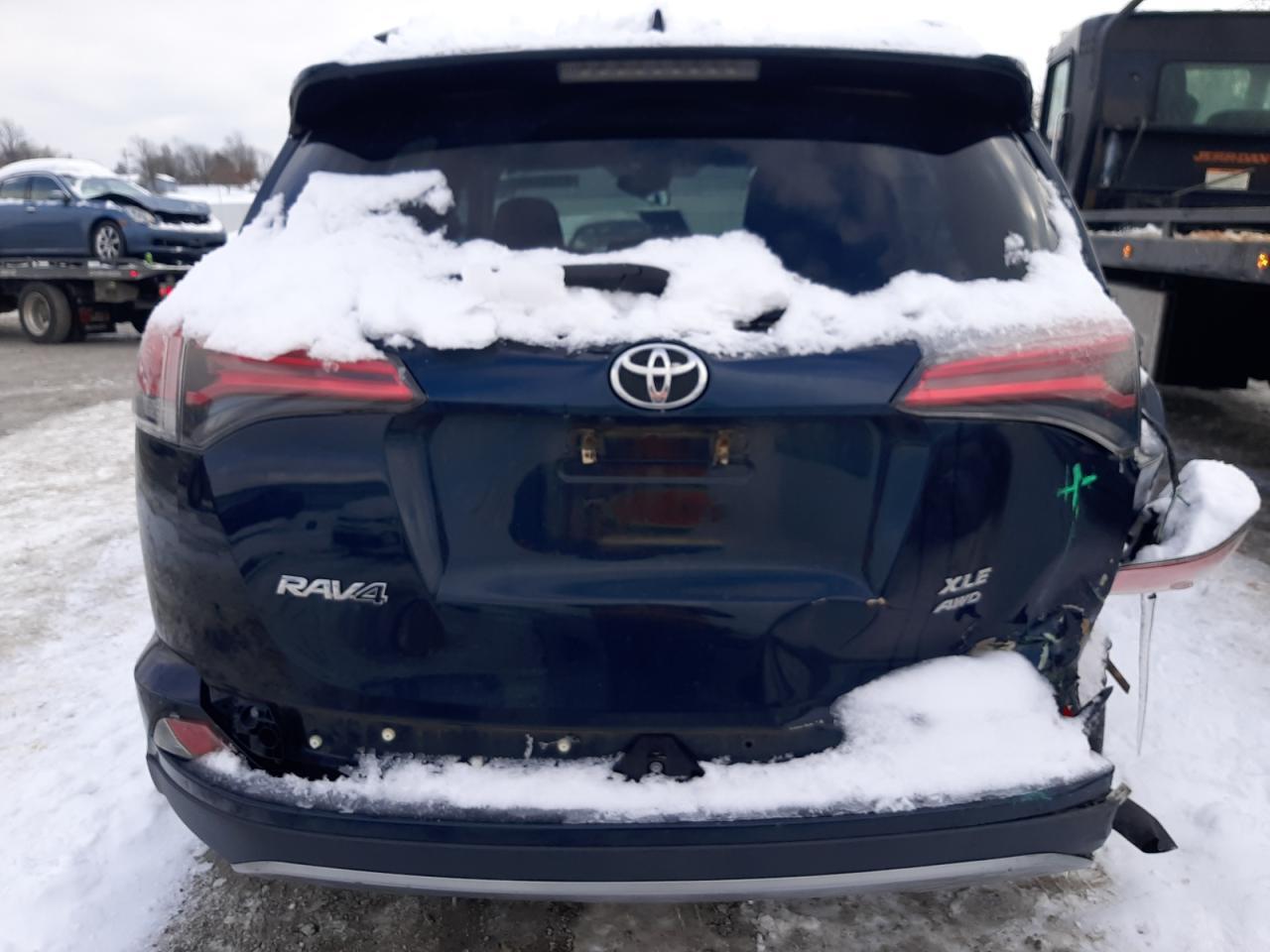 2017 TOYOTA RAV4 XLE - Фото 6