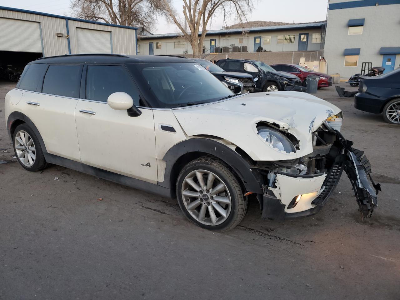 2017 MINI COOPER CLU - Image 4