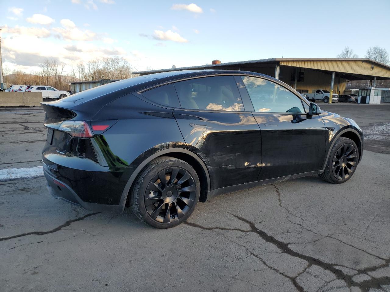 2024 TESLA MODEL Y - Фото 3