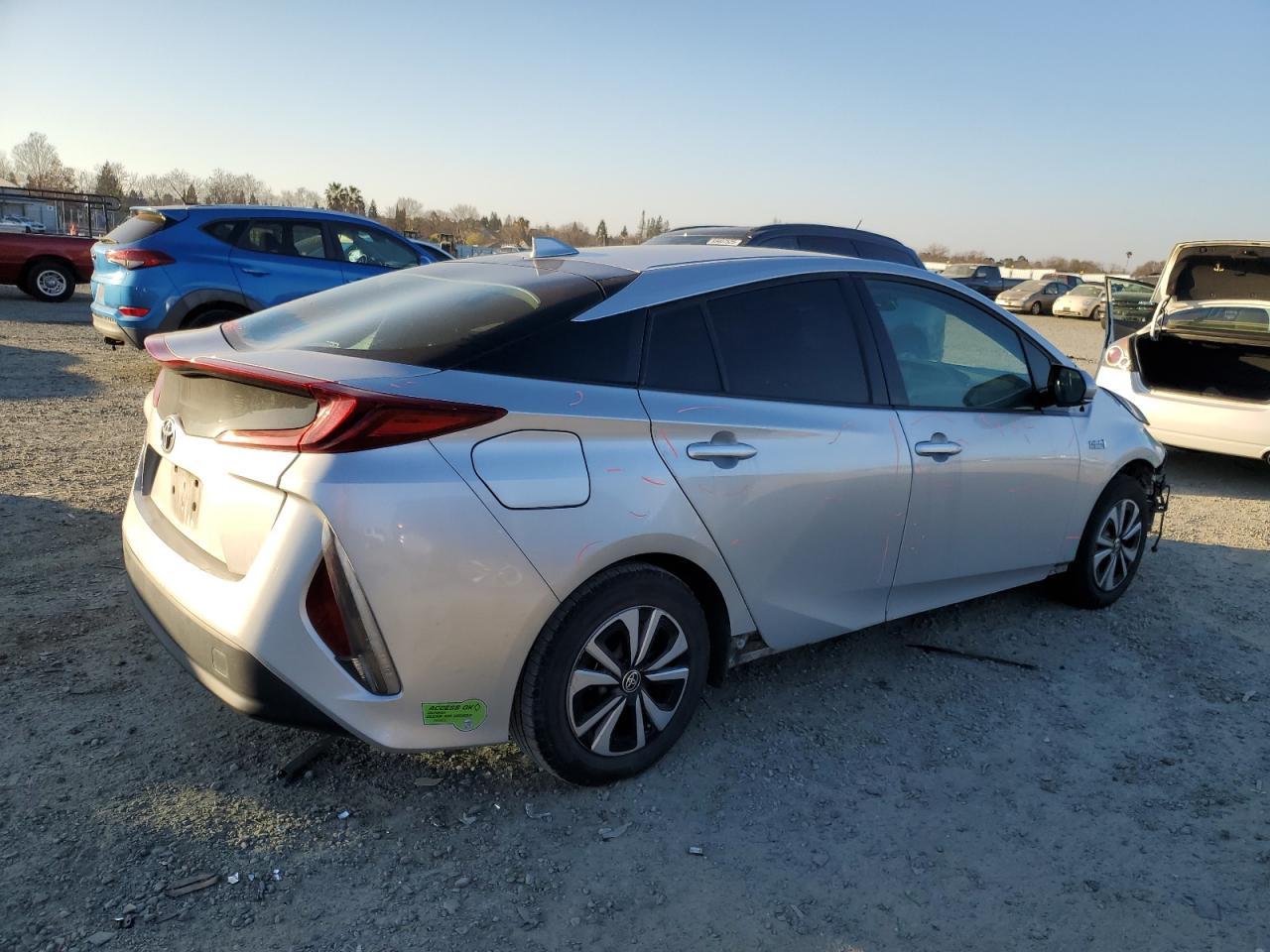 2018 TOYOTA PRIUS PRIM - Image 3