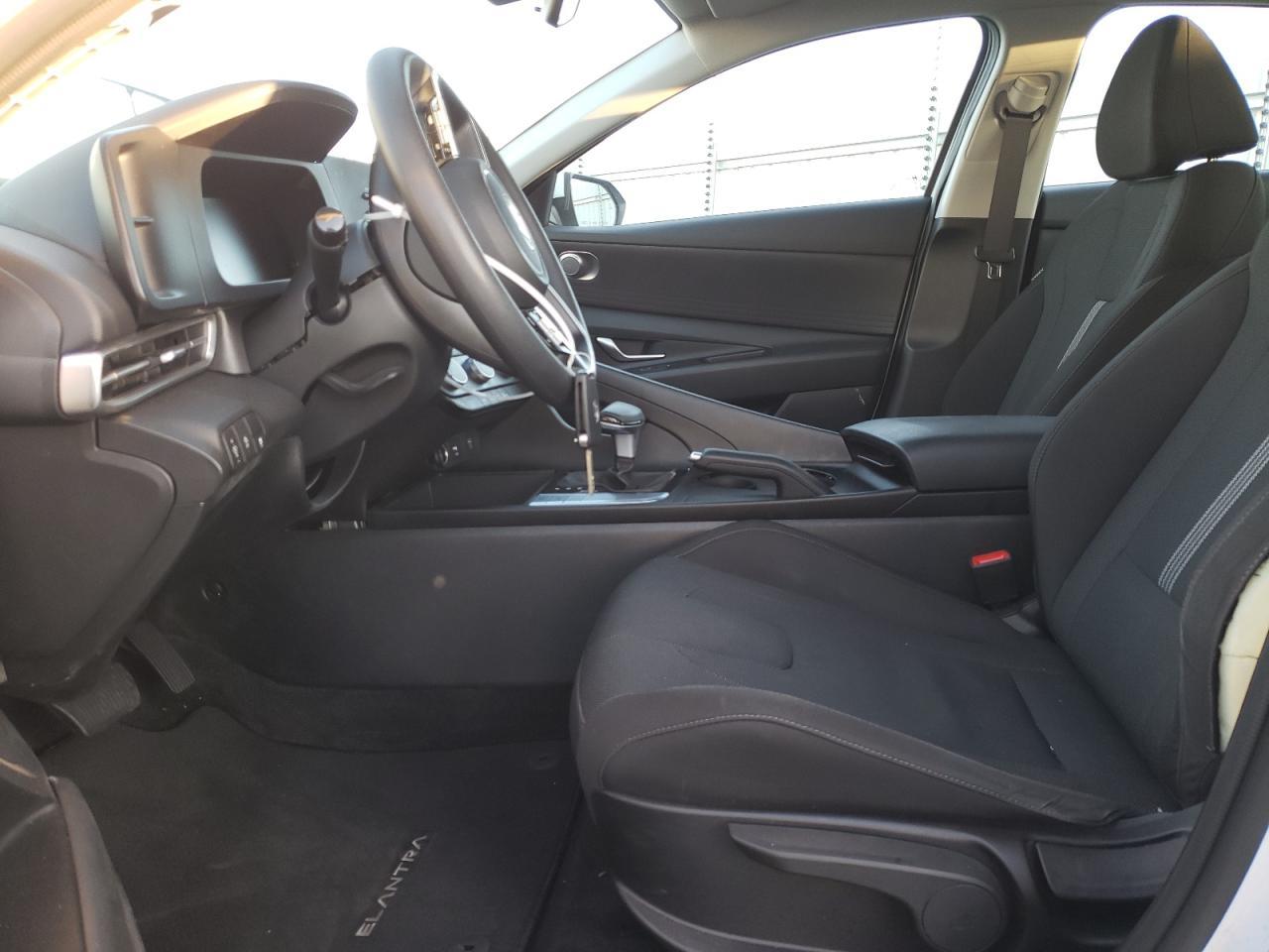 2024 HYUNDAI ELANTRA SE - Фото 7
