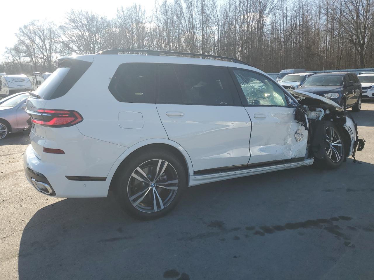 2024 BMW X7 XDRIVE4 - Image 3