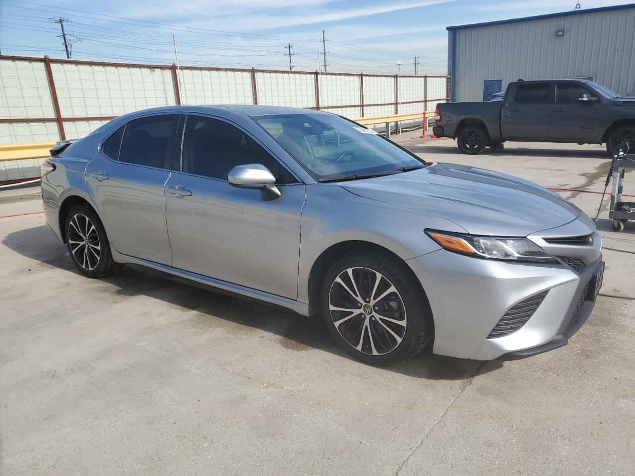2020 TOYOTA CAMRY SE - Image 4