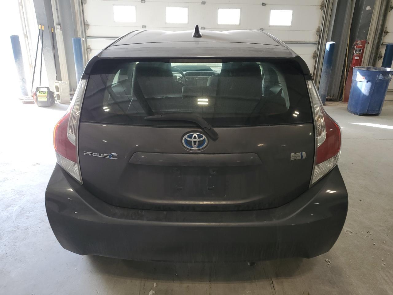 2015 TOYOTA PRIUS C - Image 6