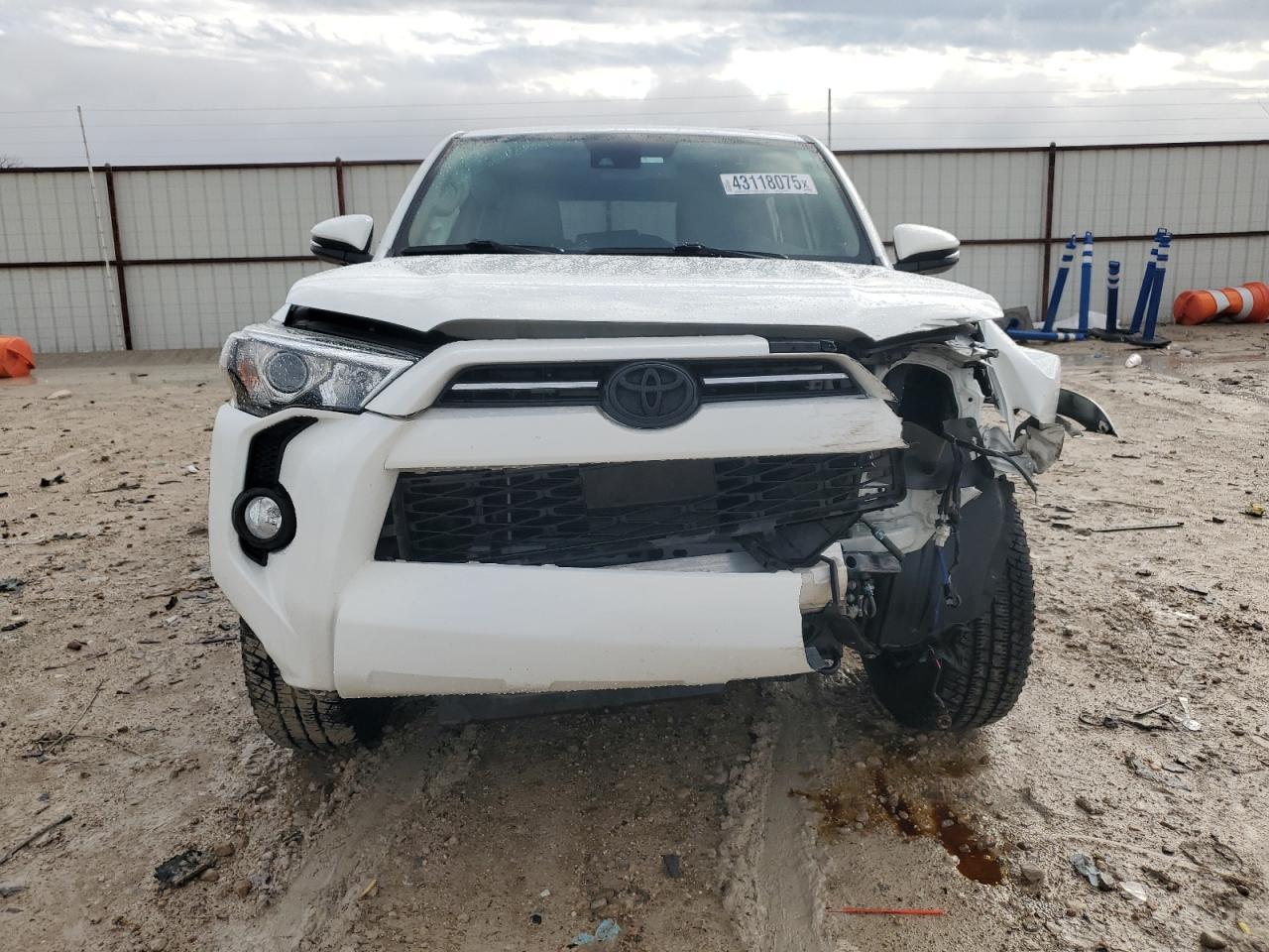 2020 TOYOTA 4RUNNER SR - Фото 5