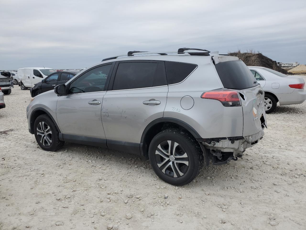 2017 TOYOTA RAV4 LE - Фото 2