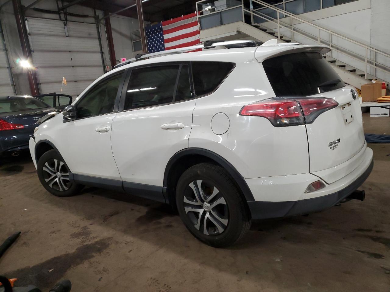 2016 TOYOTA RAV4 LE - Фото 2