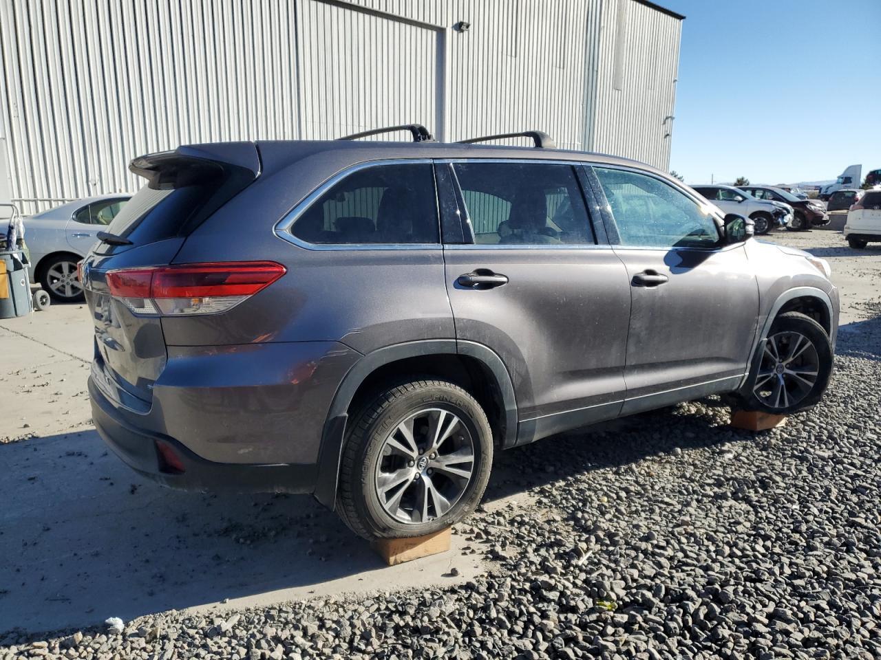2019 TOYOTA HIGHLANDER - Image 3