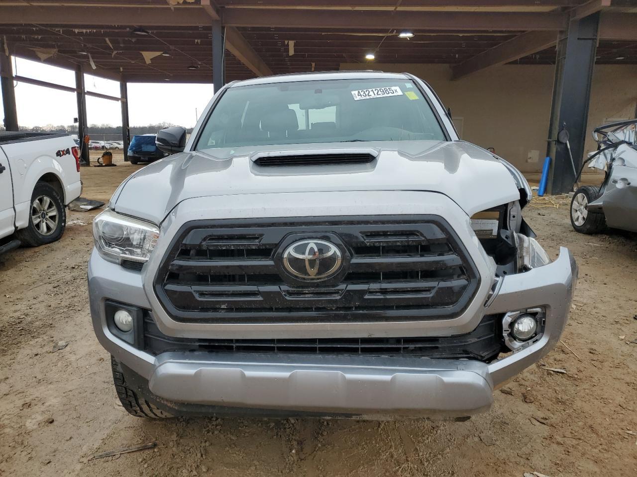 2017 TOYOTA TACOMA DOU - Фото 5