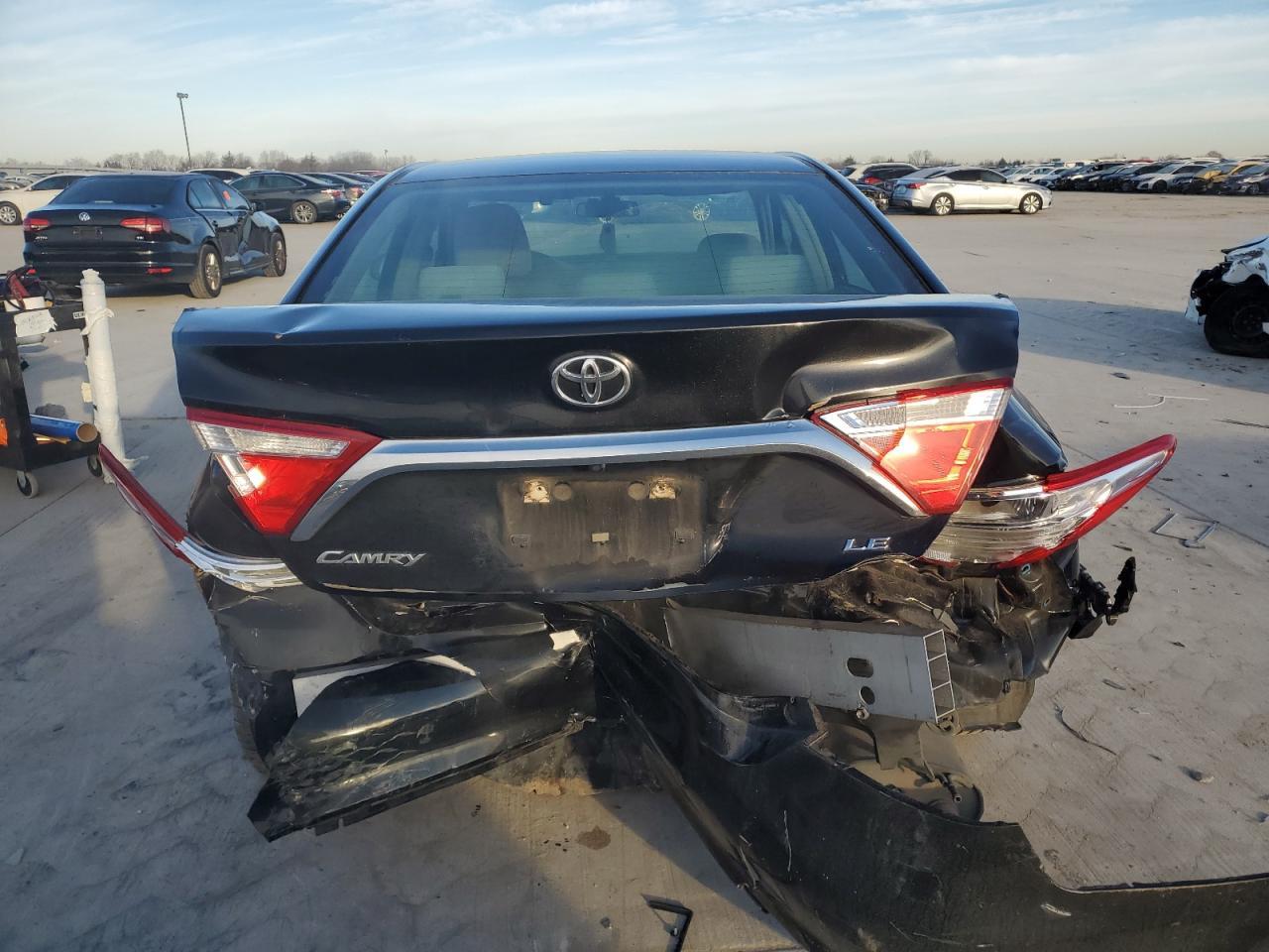 2015 TOYOTA CAMRY LE - Фото 6