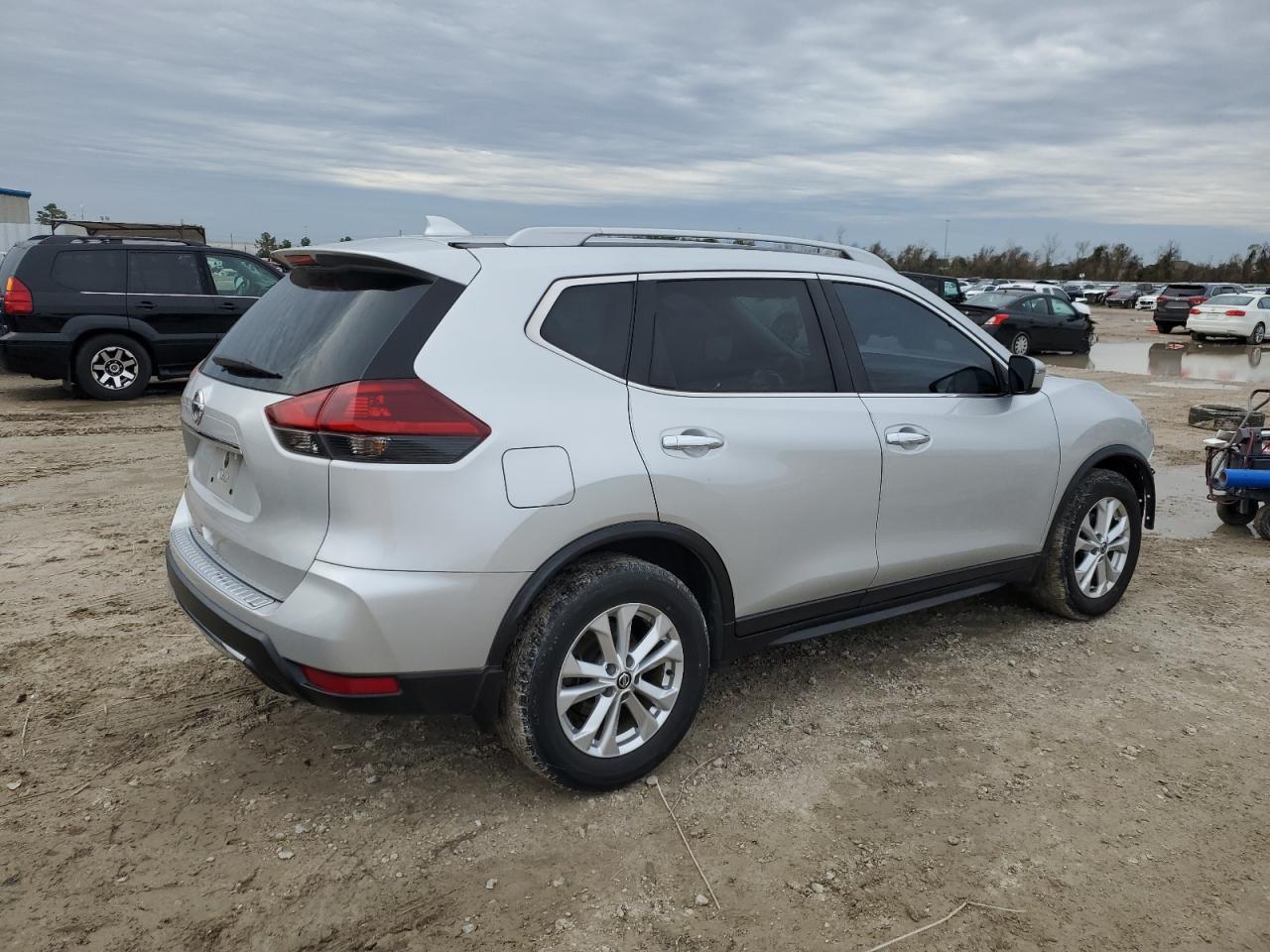 2018 NISSAN ROGUE S - Фото 3