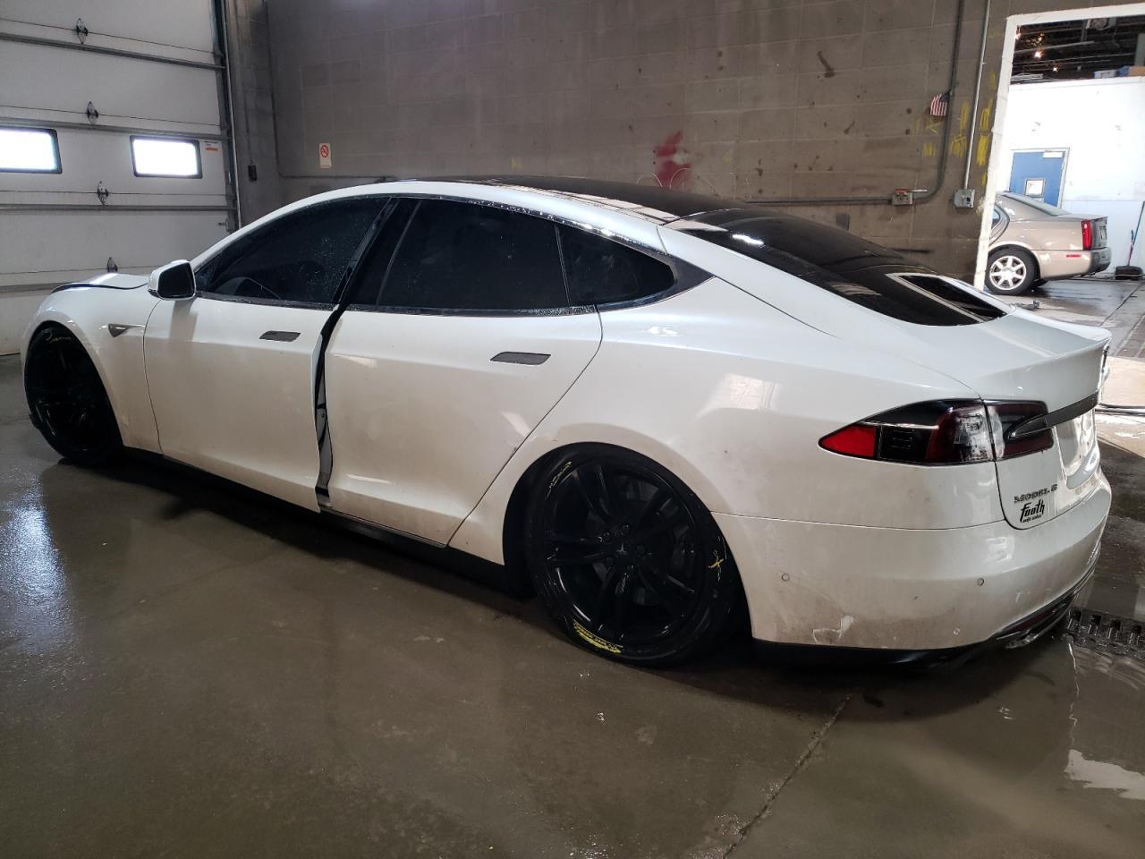 2015 TESLA MODEL S 85 - Image 2