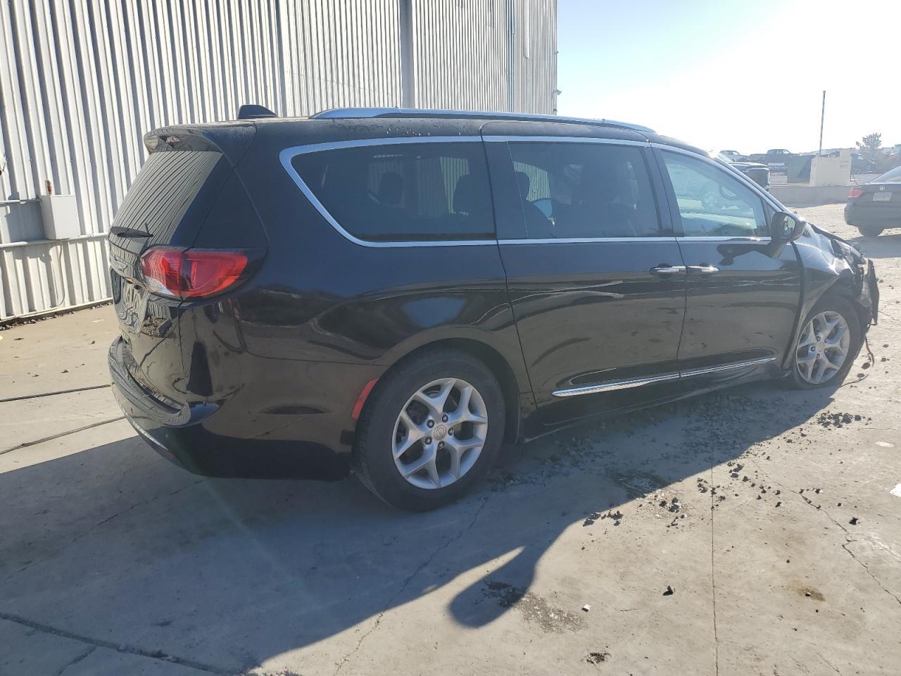 2017 CHRYSLER PACIFICA T - Image 3