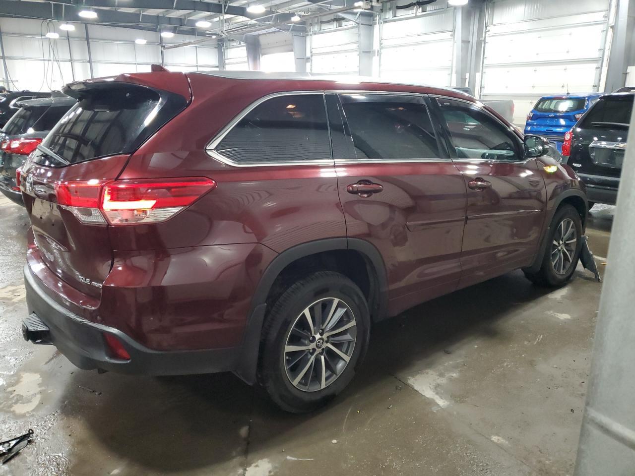 2018 TOYOTA HIGHLANDER - Фото 3