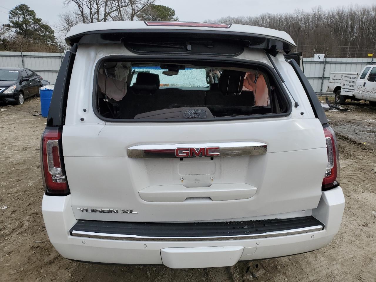 2016 GMC YUKON XL D - Фото 6
