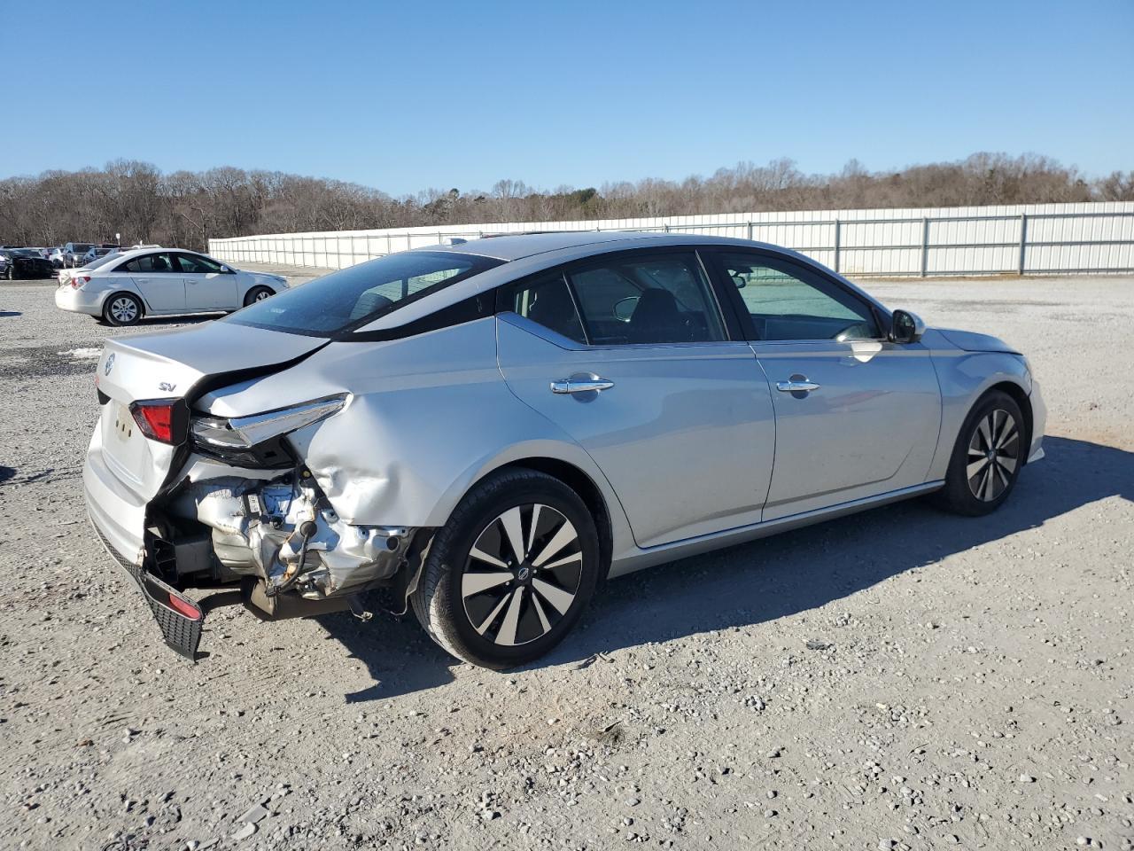 2022 NISSAN ALTIMA SV - Image 3