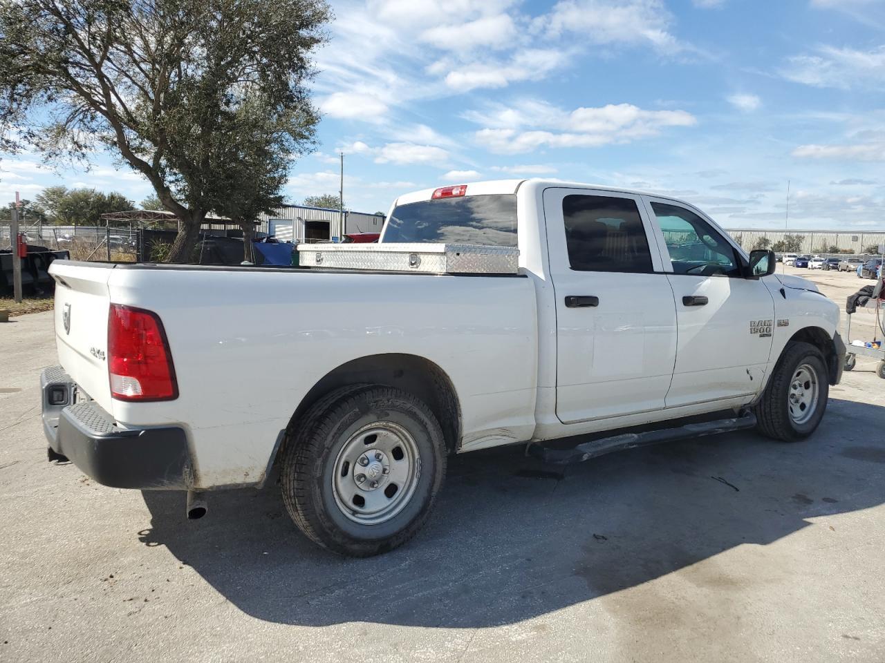 2019 RAM 1500 CLASS - Image 3