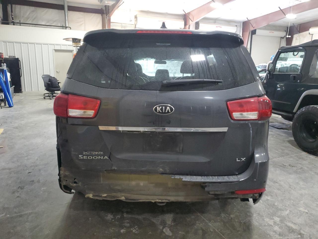 2016 KIA SEDONA LX - Image 6