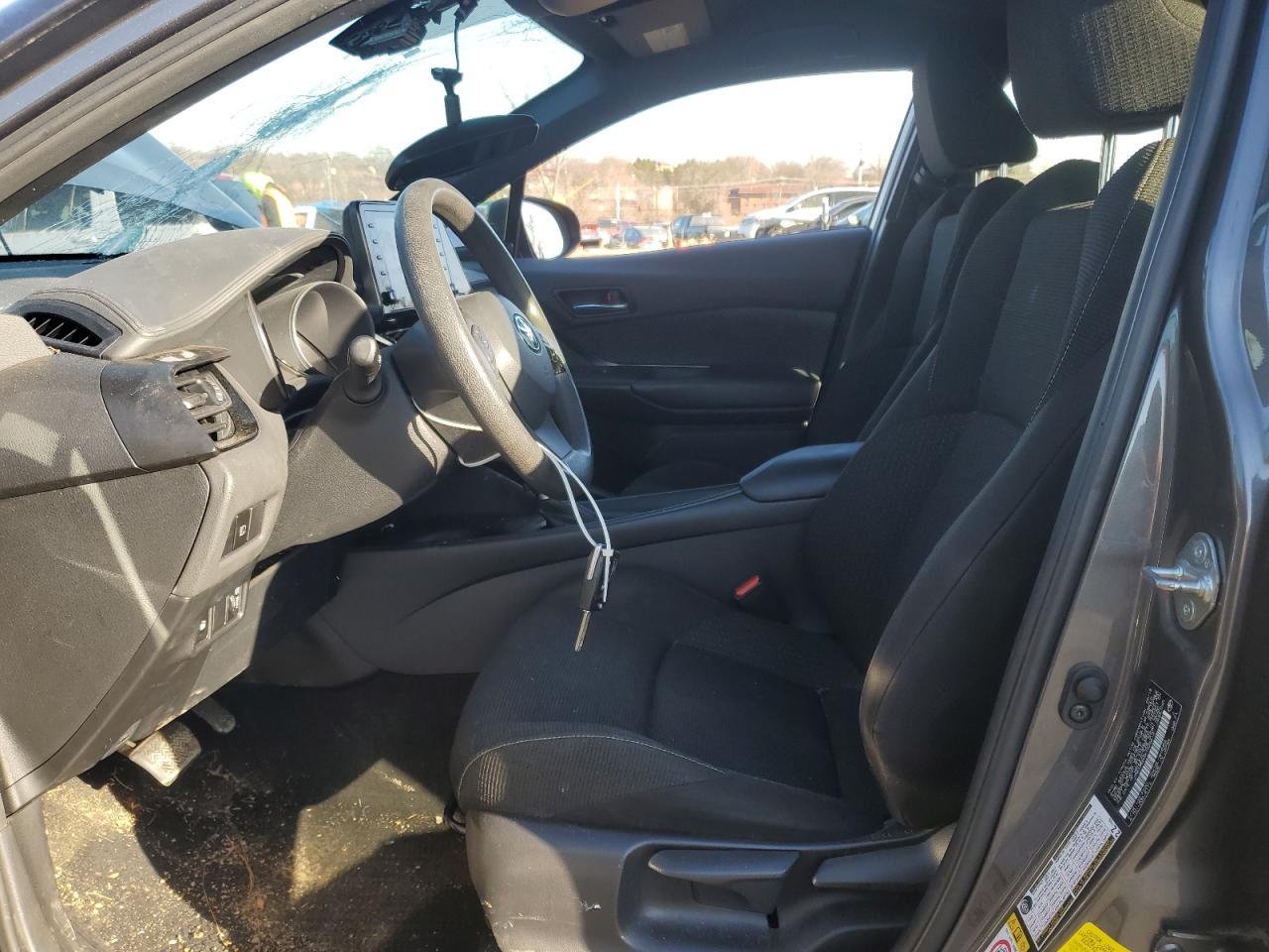 2019 TOYOTA C-HR XLE - Image 7