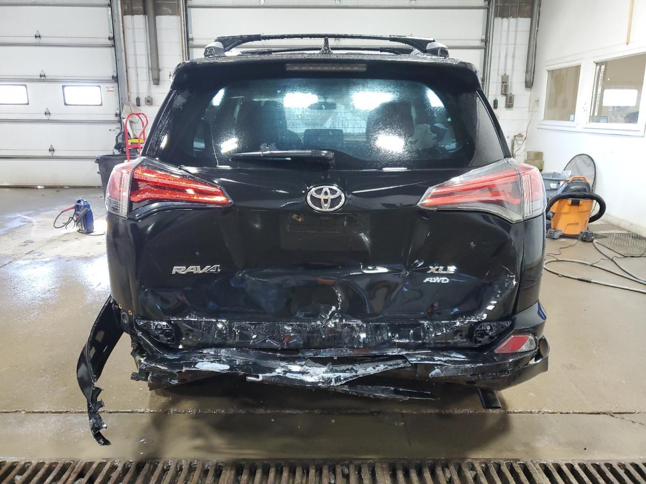 2016 TOYOTA RAV4 XLE - Фото 6
