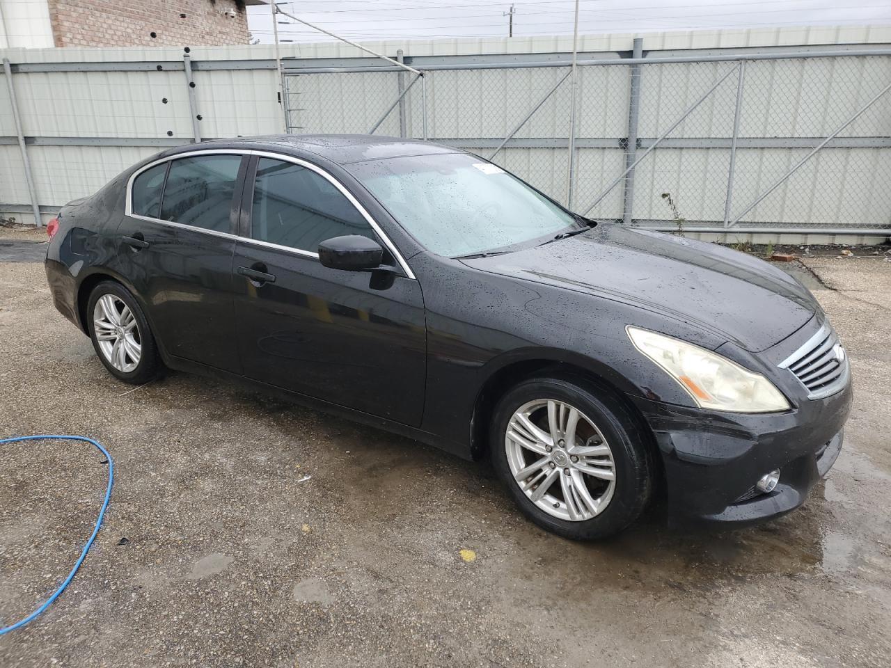 2011 INFINITI G37 BASE - Image 4