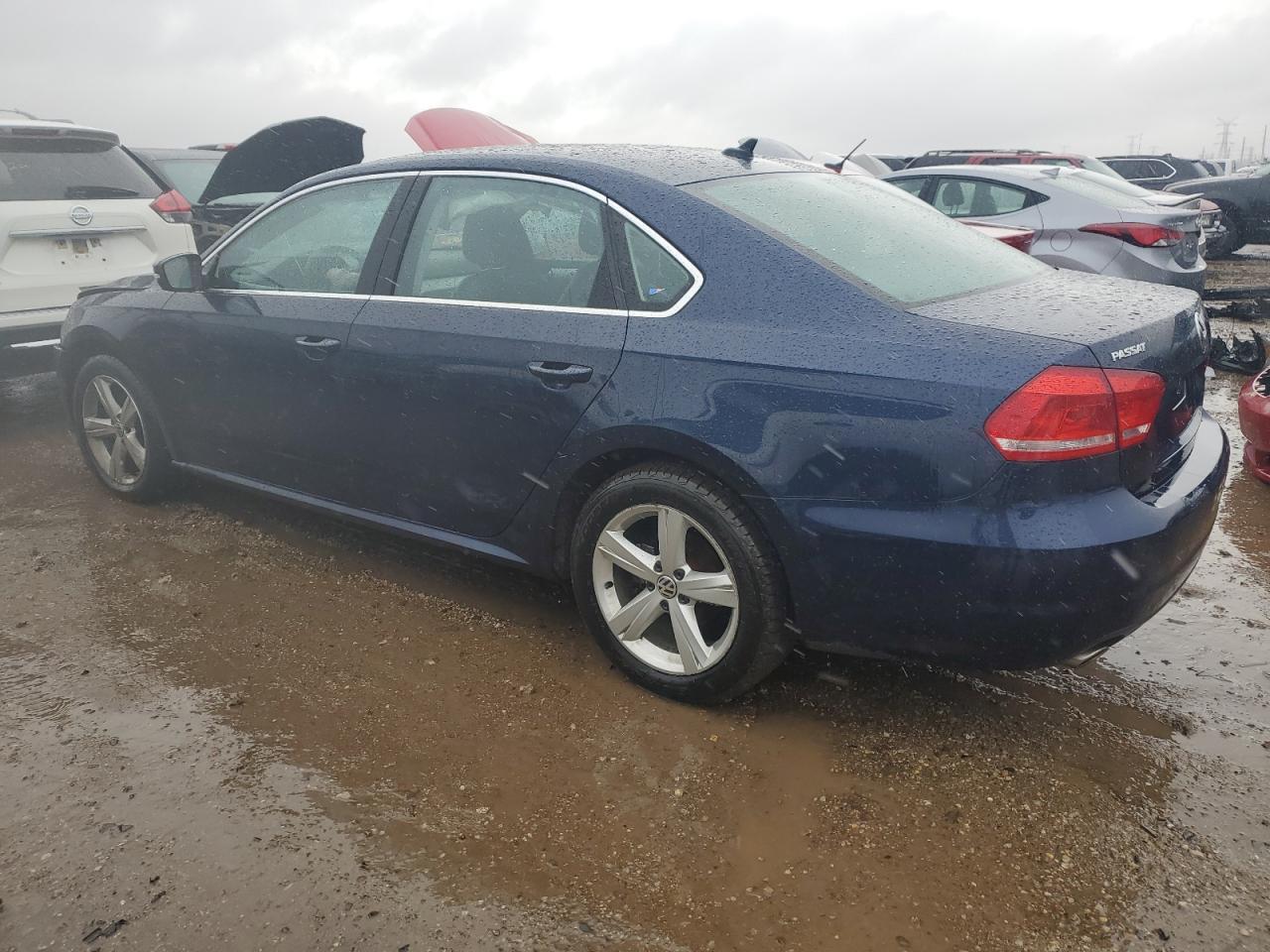 2013 VOLKSWAGEN PASSAT SE - Image 2