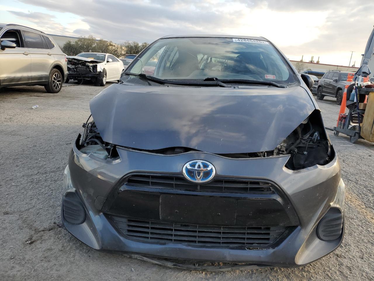 2016 TOYOTA PRIUS C - Image 5