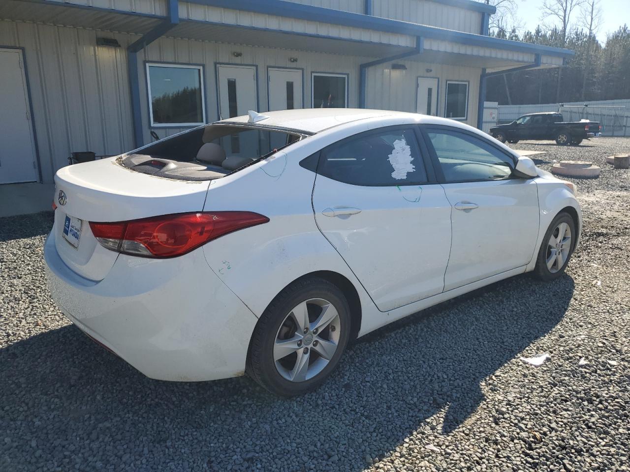 2013 HYUNDAI ELANTRA GL - Image 3