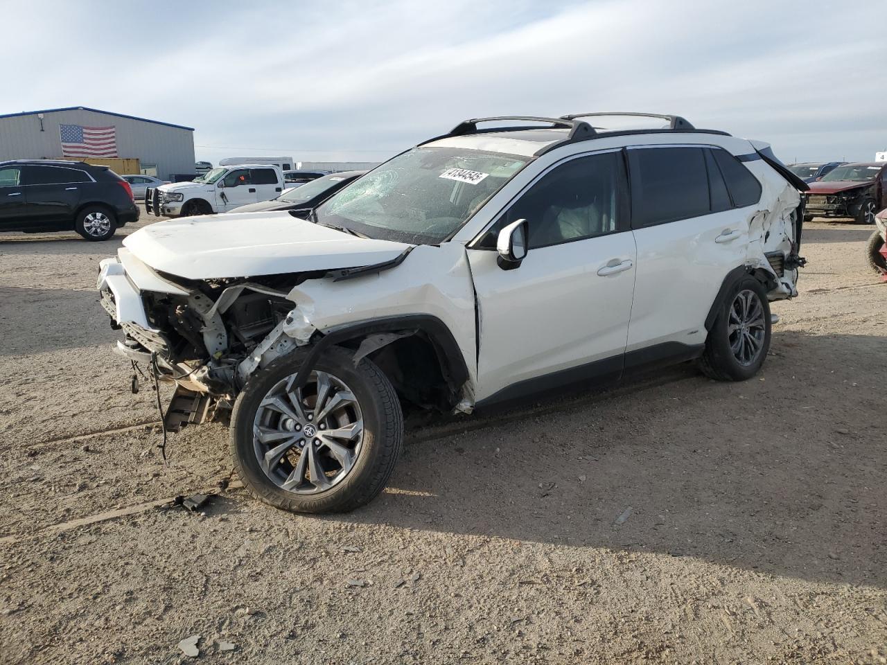 2022 TOYOTA RAV4 XLE P