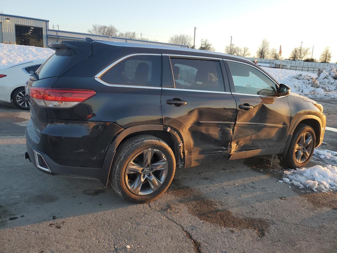 2019 TOYOTA HIGHLANDER - Фото 3