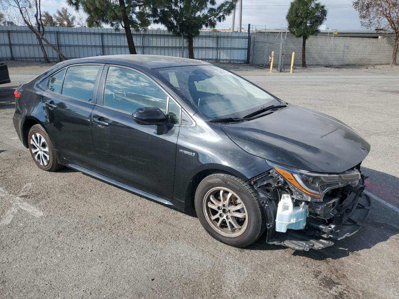 2020 TOYOTA COROLLA LE - Фото 4