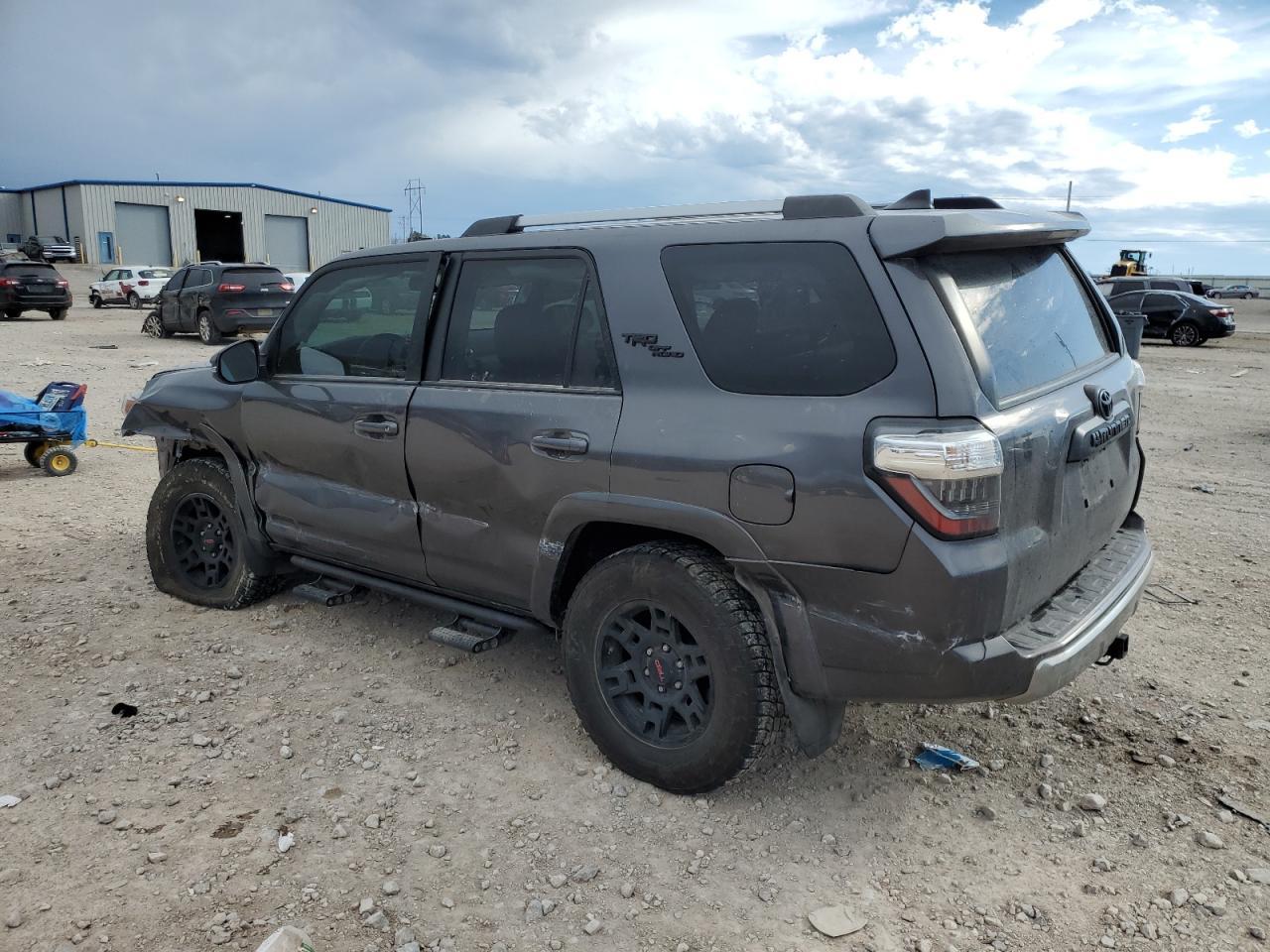 2018 TOYOTA 4RUNNER SR - Фото 2