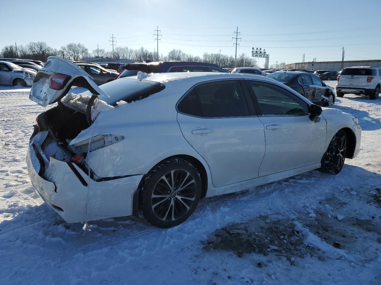 2019 TOYOTA CAMRY L - Фото 3