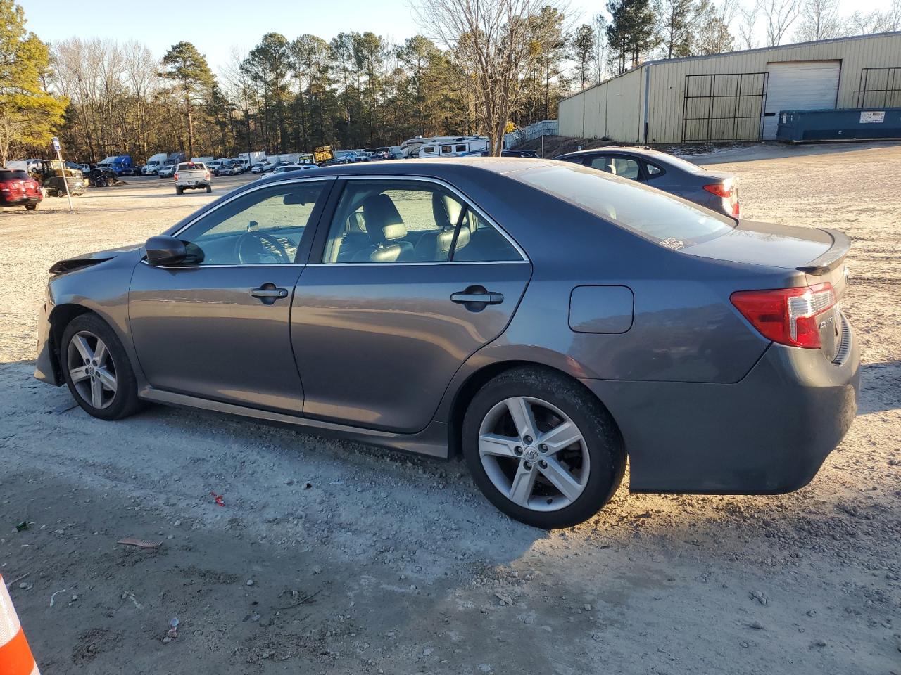 2014 TOYOTA CAMRY L - Фото 2
