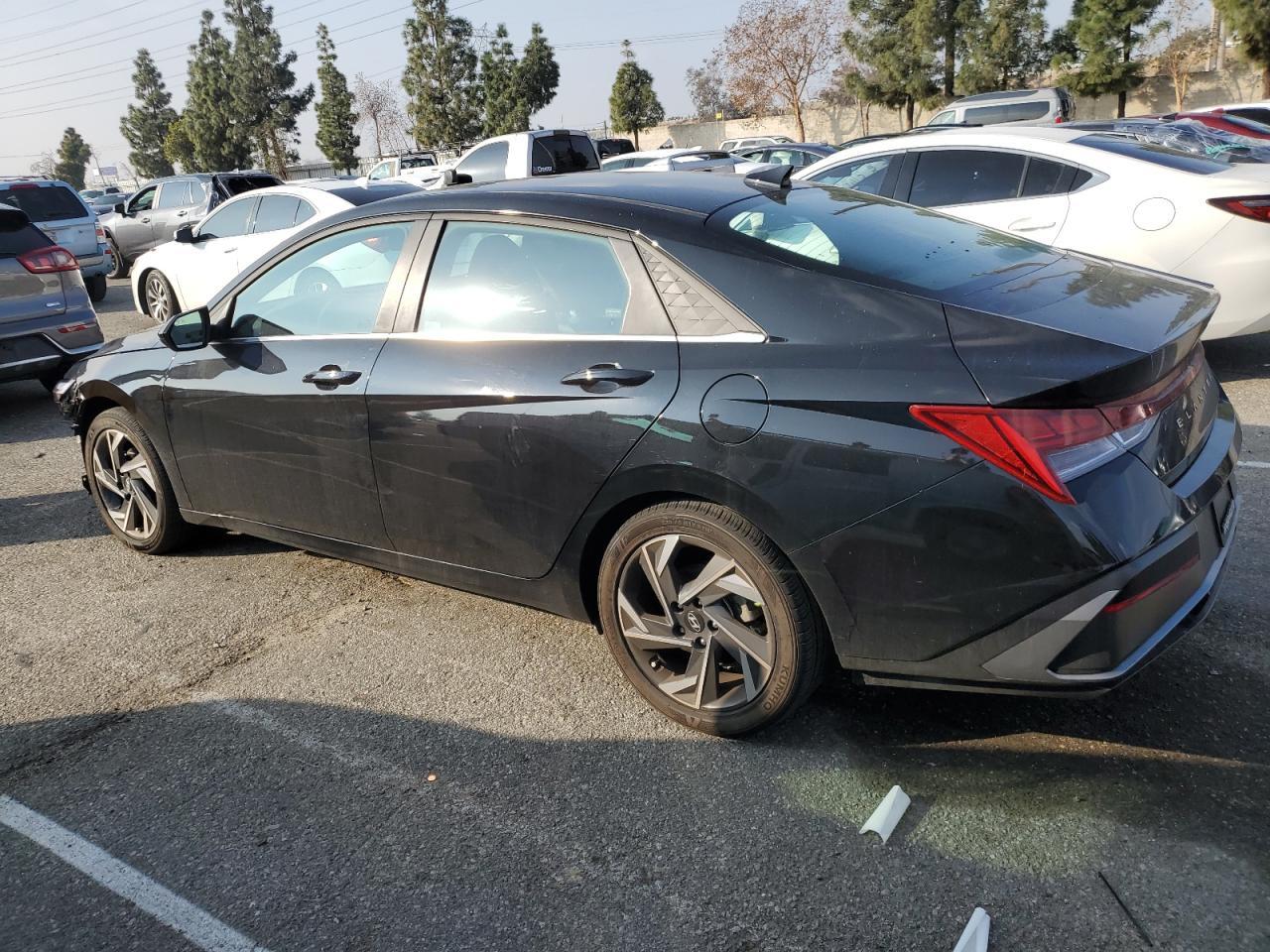 2024 HYUNDAI ELANTRA SE - Фото 2