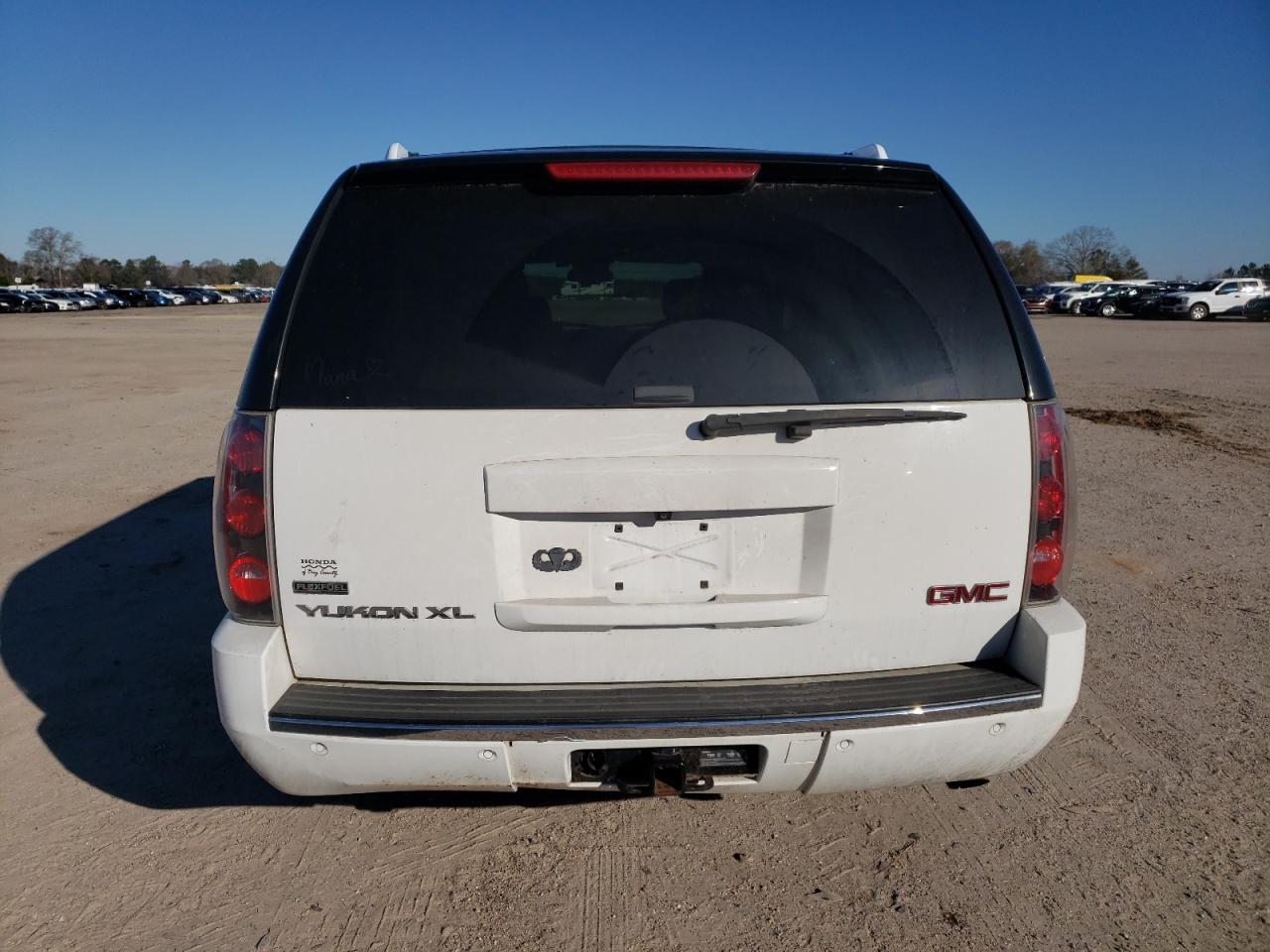 2012 GMC YUKON XL D - Image 6