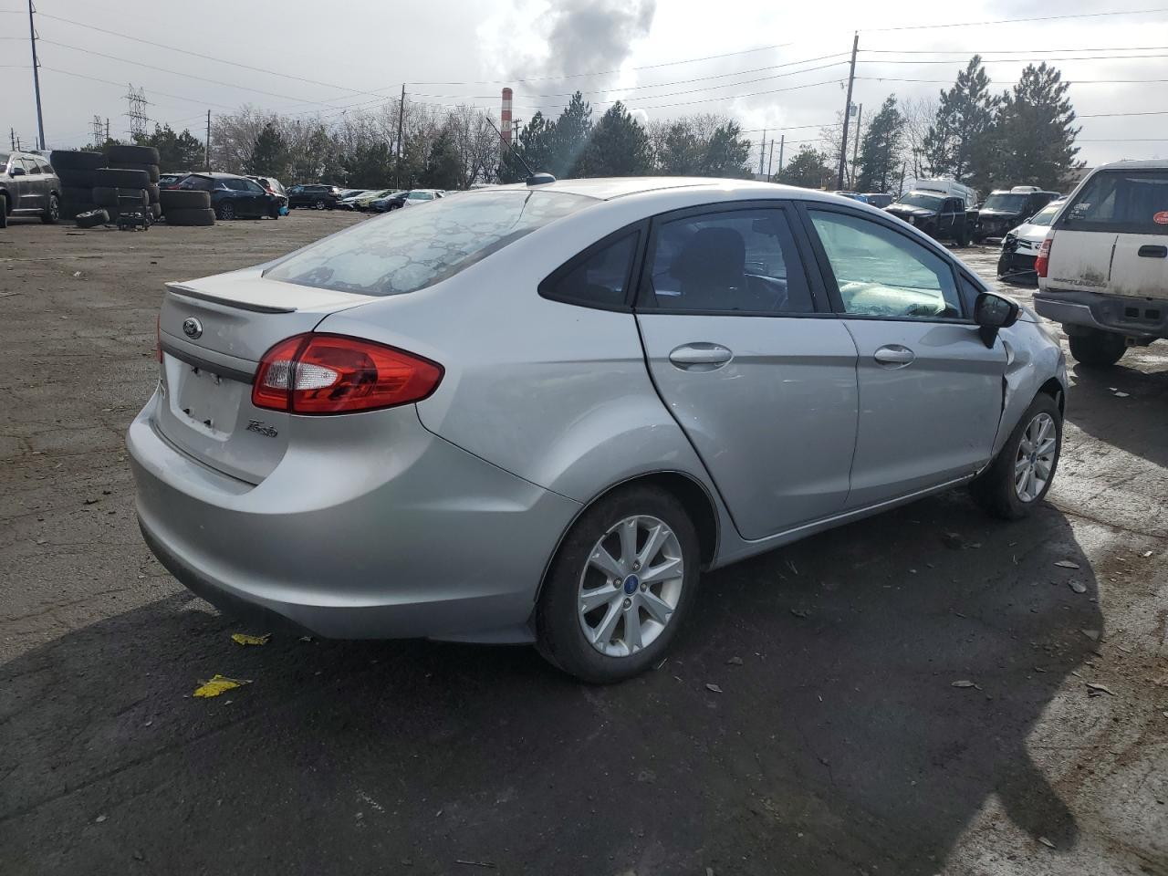 2013 FORD FIESTA SE - Image 3