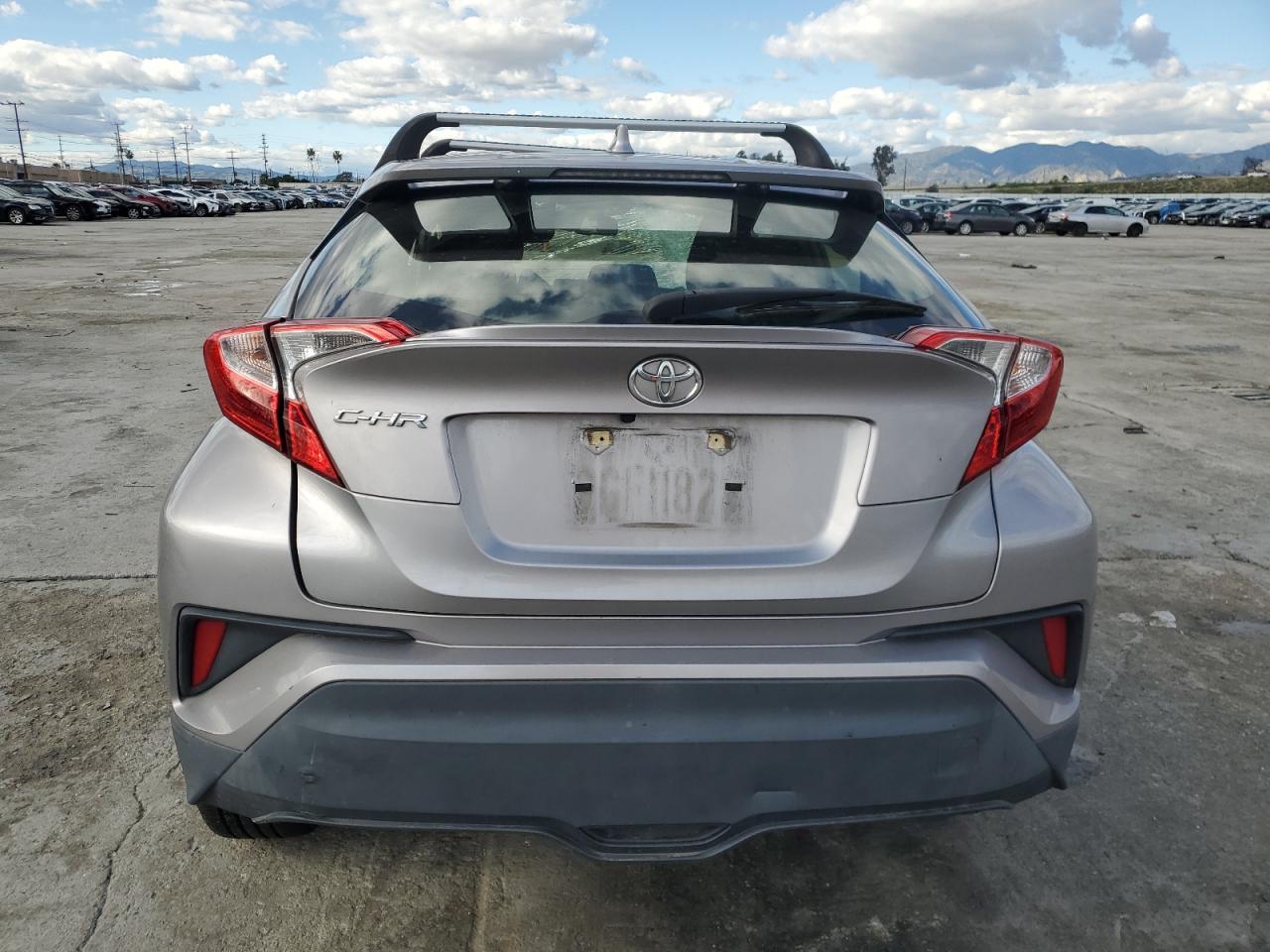 2019 TOYOTA C-HR XLE - Фото 6