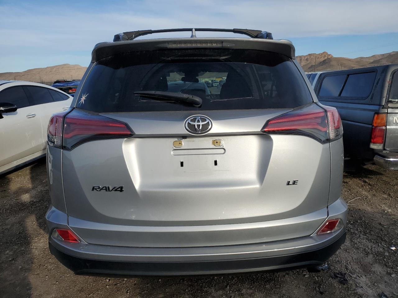 2018 TOYOTA RAV4 LE - Фото 6