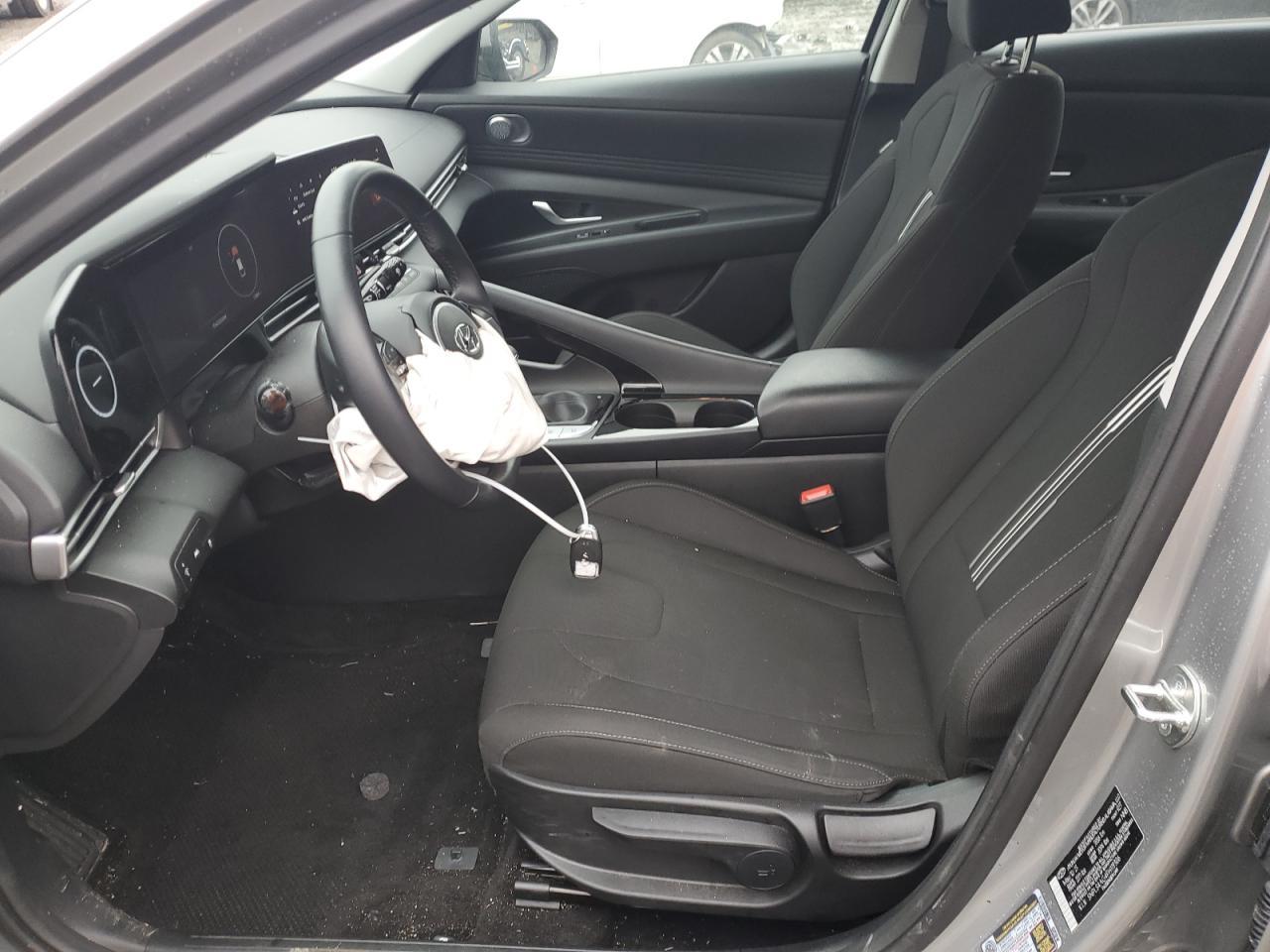 2023 HYUNDAI ELANTRA SE - Image 7